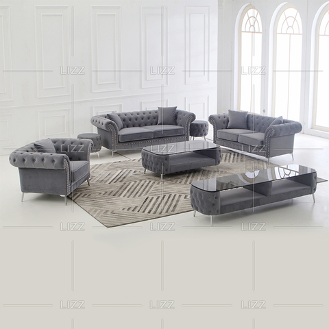 Kleines graues Wohnzimmersofa mit Blumenmuster