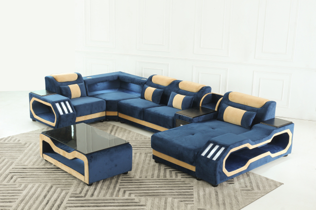 Traditionelles kleines hellblaues Wohnzimmersofa