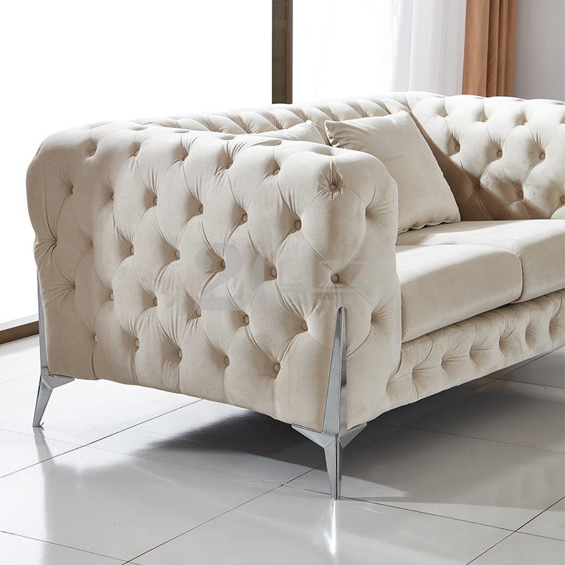 Elegantes High-End-Sofa aus Samtstoff