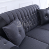 Traditionelles Sofa aus Leinenstoff mit Beistelltisch