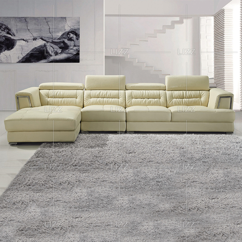 Klassisches Wohnzimmer-Ledersofa mit Schnitt